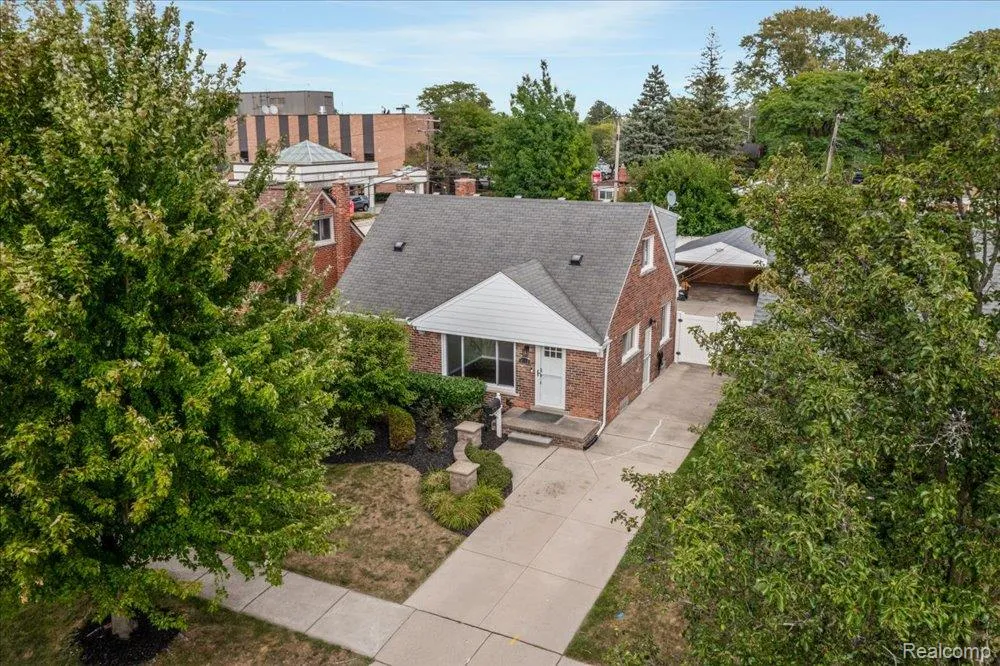 6148 Cardwell Street Garden City City, MI 48135