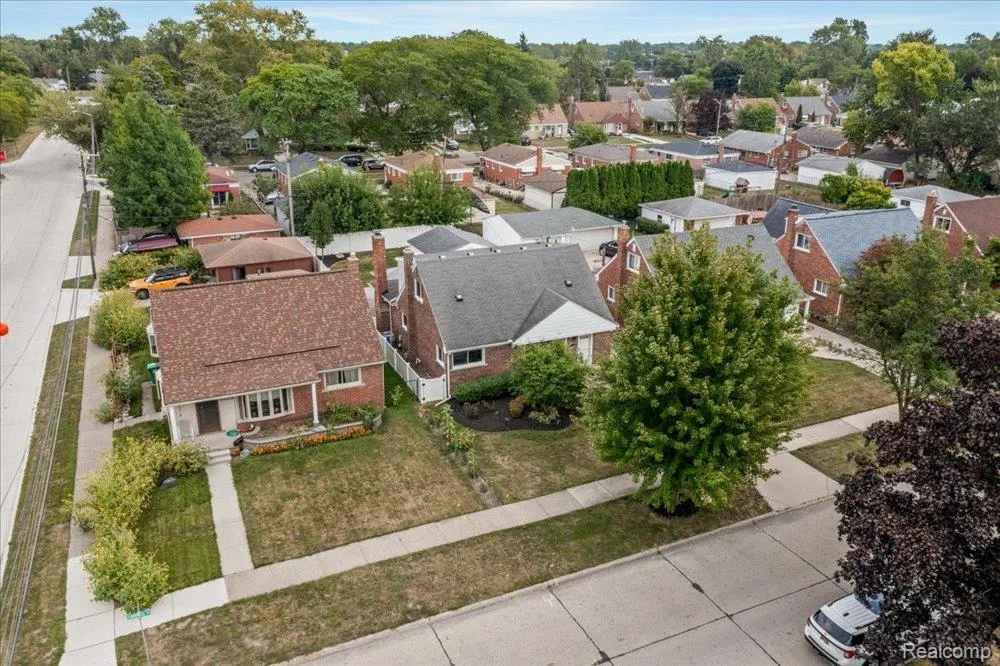 6148 Cardwell Street Garden City City, MI 48135