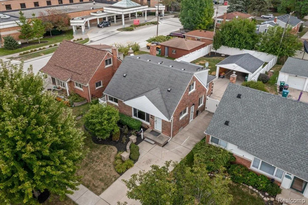 6148 Cardwell Street Garden City City, MI 48135