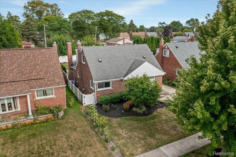 6148 Cardwell Street Garden City City, MI 48135