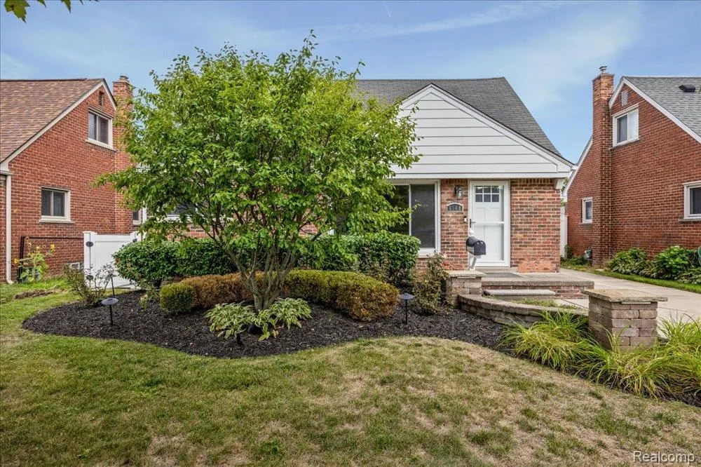 6148 Cardwell Street Garden City City, MI 48135