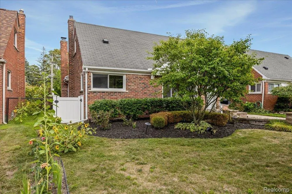 6148 Cardwell Street Garden City City, MI 48135