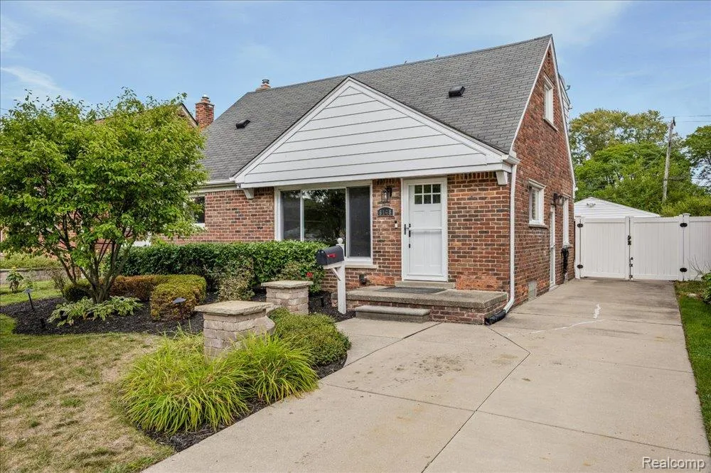 6148 Cardwell Street Garden City City, MI 48135