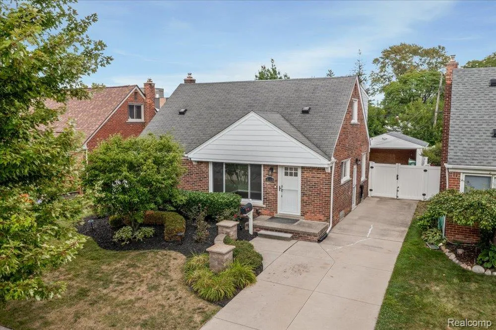 6148 Cardwell Street Garden City City, MI 48135