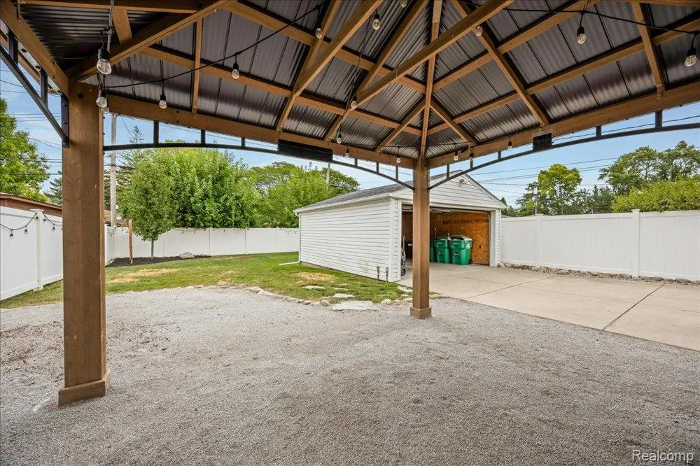 6148 Cardwell Street Garden City City, MI 48135