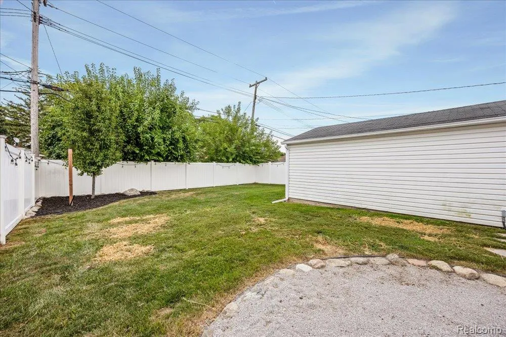 6148 Cardwell Street Garden City City, MI 48135