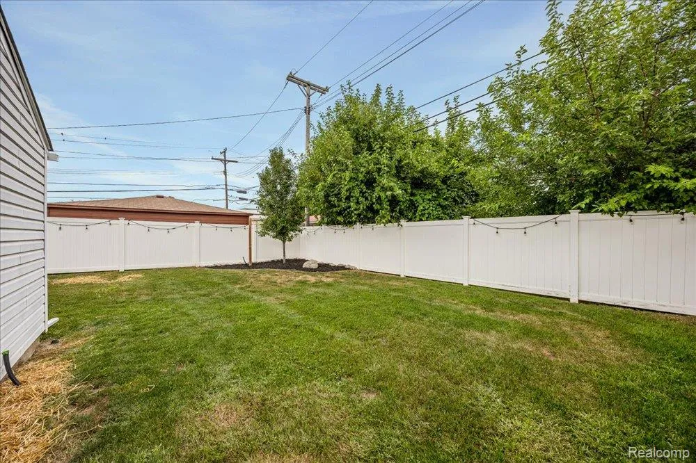 6148 Cardwell Street Garden City City, MI 48135