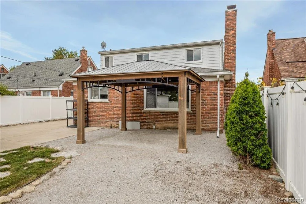 6148 Cardwell Street Garden City City, MI 48135