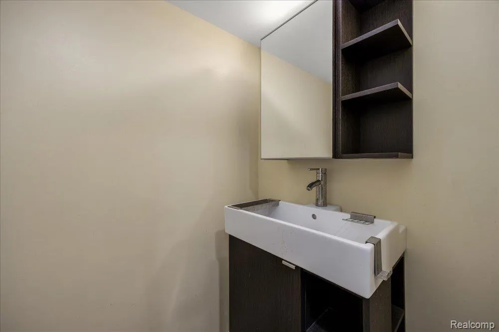 6148 Cardwell Street Garden City City, MI 48135