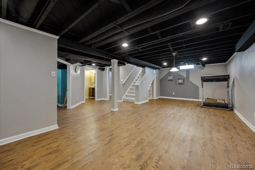 6148 Cardwell Street Garden City City, MI 48135