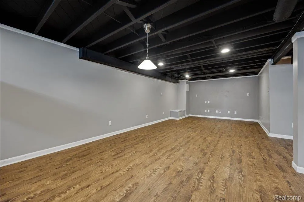 6148 Cardwell Street Garden City City, MI 48135