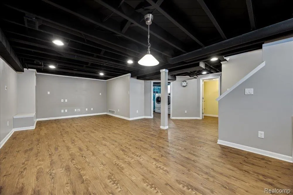 6148 Cardwell Street Garden City City, MI 48135