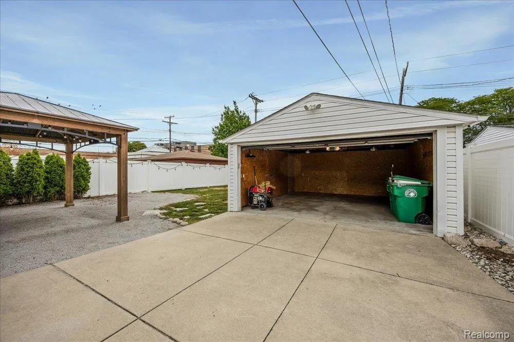 6148 Cardwell Street Garden City City, MI 48135