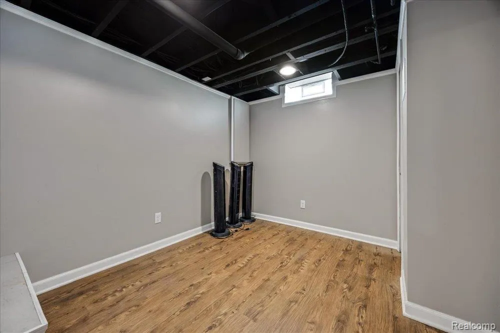 6148 Cardwell Street Garden City City, MI 48135