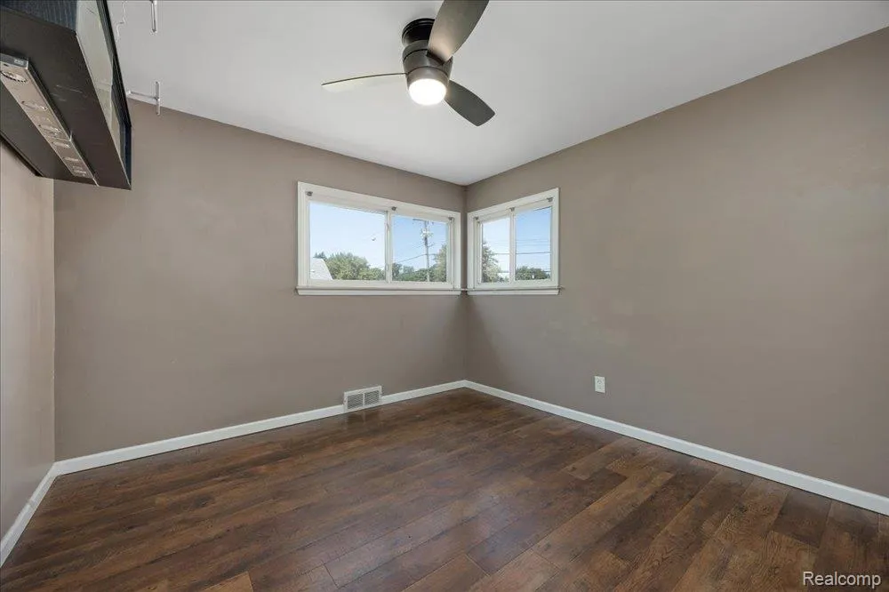 6148 Cardwell Street Garden City City, MI 48135