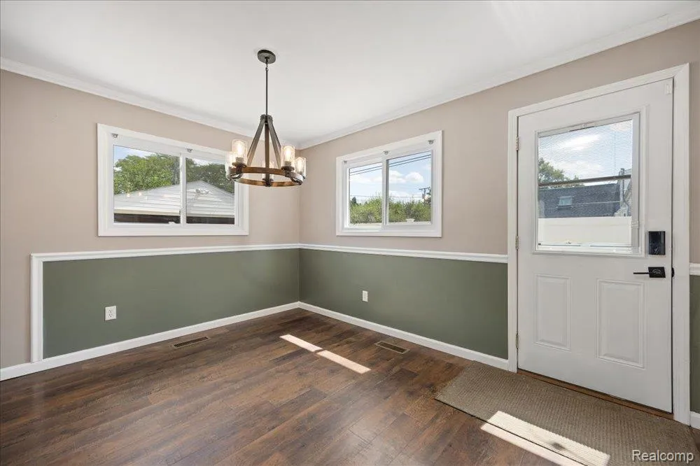 6148 Cardwell Street Garden City City, MI 48135