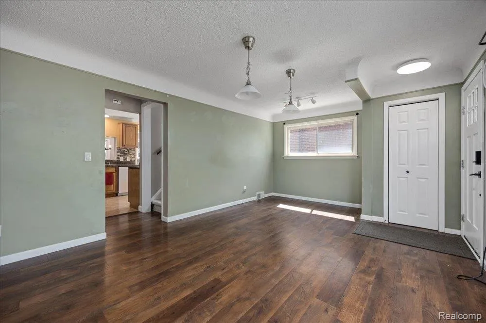 6148 Cardwell Street Garden City City, MI 48135