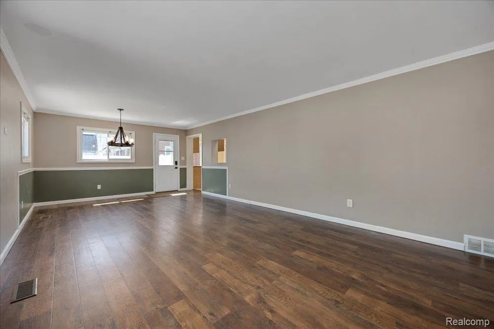 6148 Cardwell Street Garden City City, MI 48135