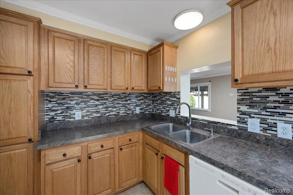 6148 Cardwell Street Garden City City, MI 48135