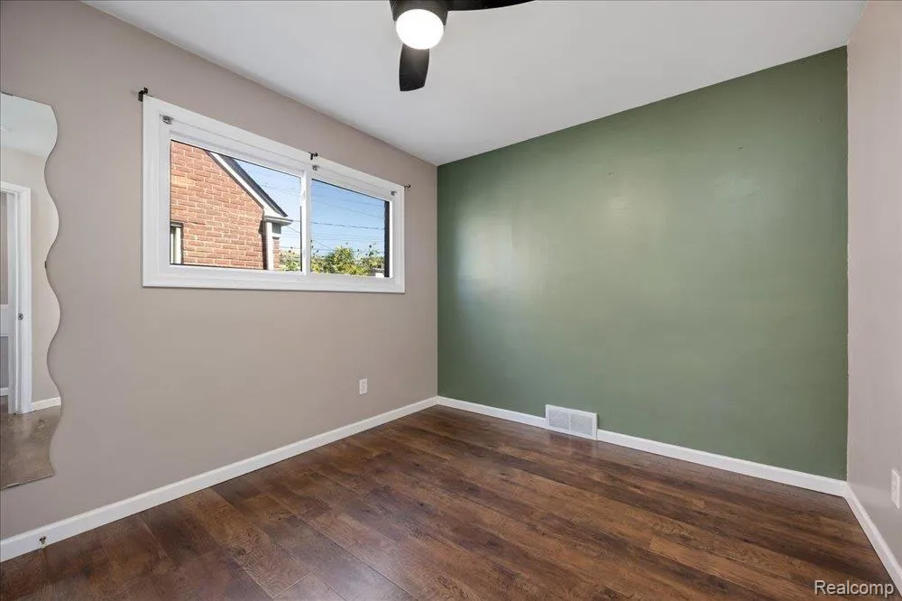 6148 Cardwell Street Garden City City, MI 48135