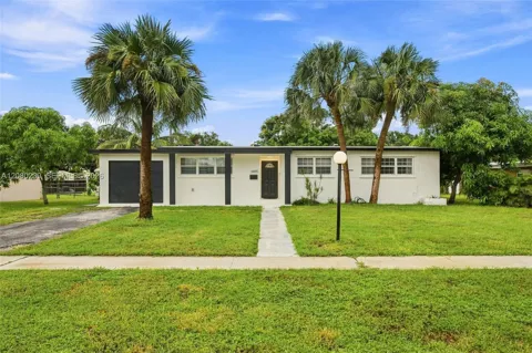 6885 NW 14th Ct