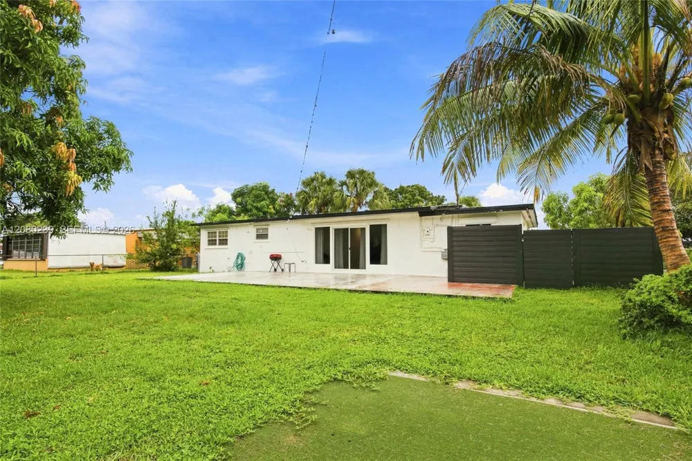 6885 NW 14th Ct Plantation, FL 33313