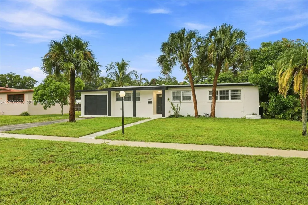 6885 NW 14th Ct Plantation, FL 33313