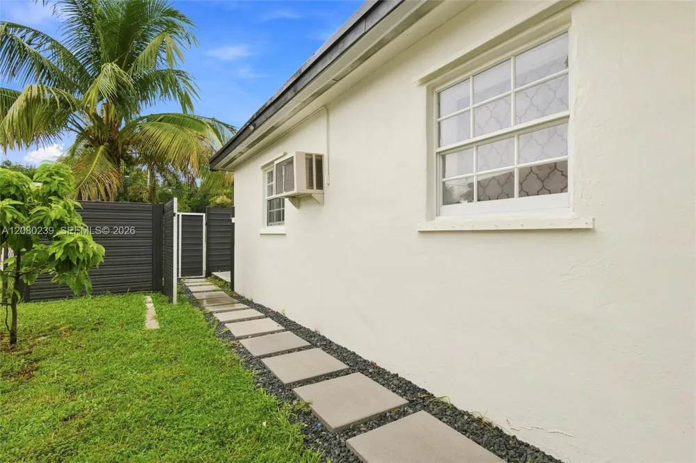 6885 NW 14th Ct Plantation, FL 33313