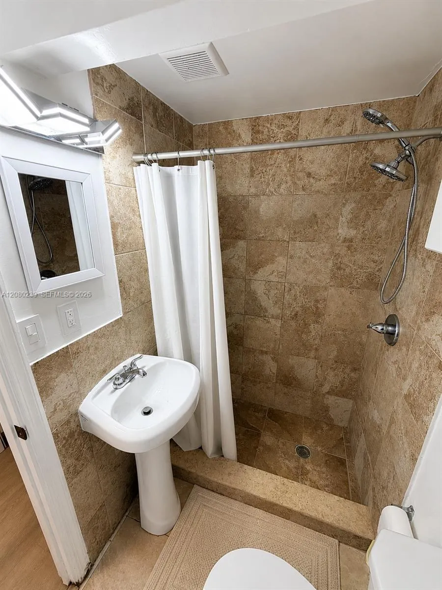 6885 NW 14th Ct Plantation, FL 33313