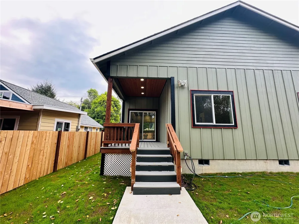 2013 Harding Road Aberdeen, WA 98520