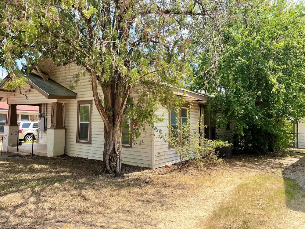 2202 Avenue E Brownwood, TX 76801