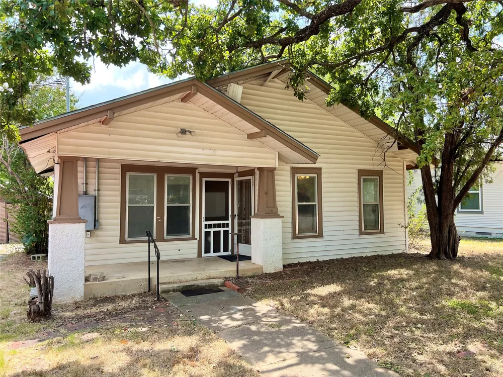2202 Avenue E Brownwood, TX 76801