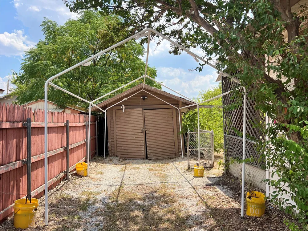 2202 Avenue E Brownwood, TX 76801