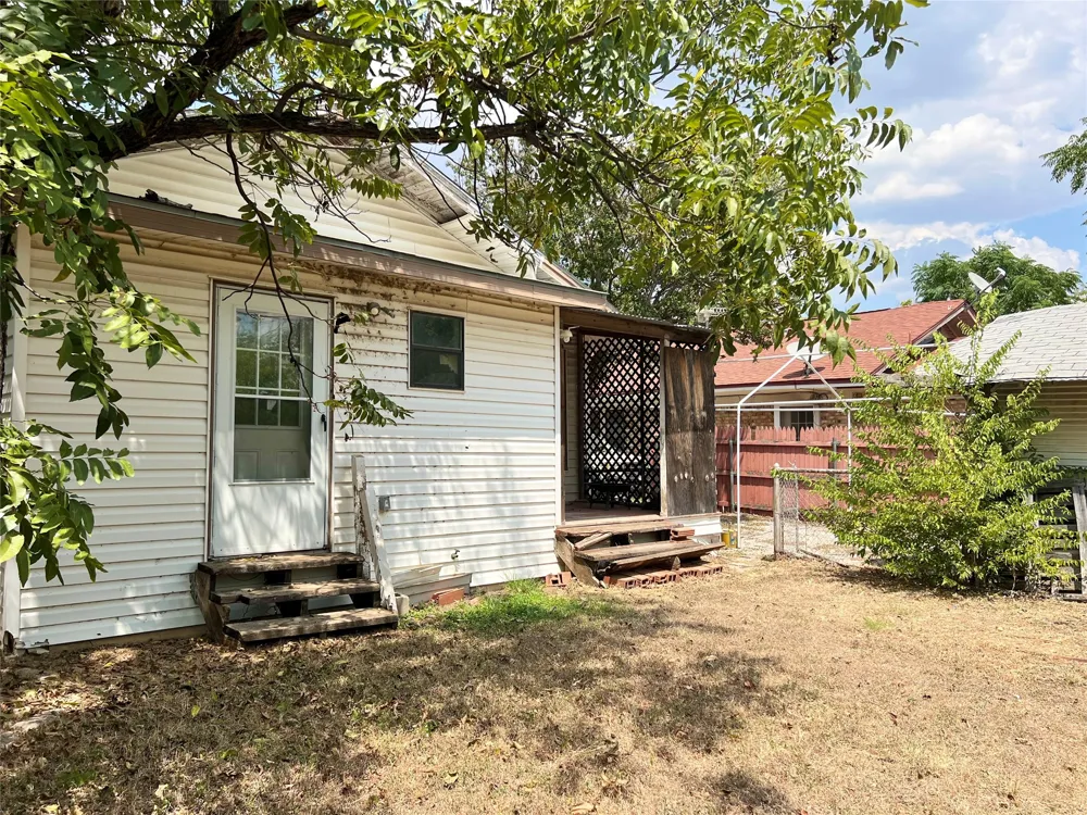 2202 Avenue E Brownwood, TX 76801
