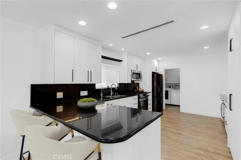 16512 Tupper North Hills, CA 91343