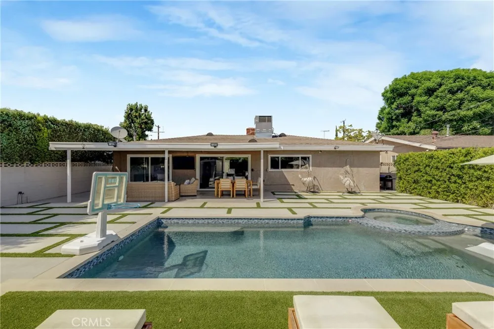 16512 Tupper North Hills, CA 91343