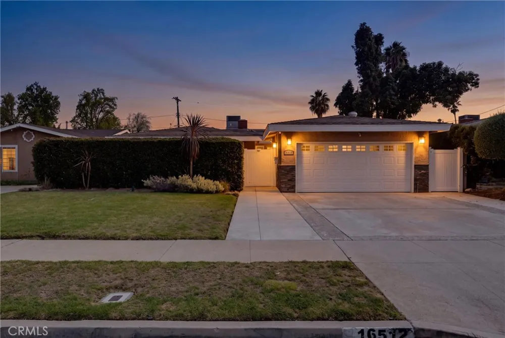 16512 Tupper North Hills, CA 91343