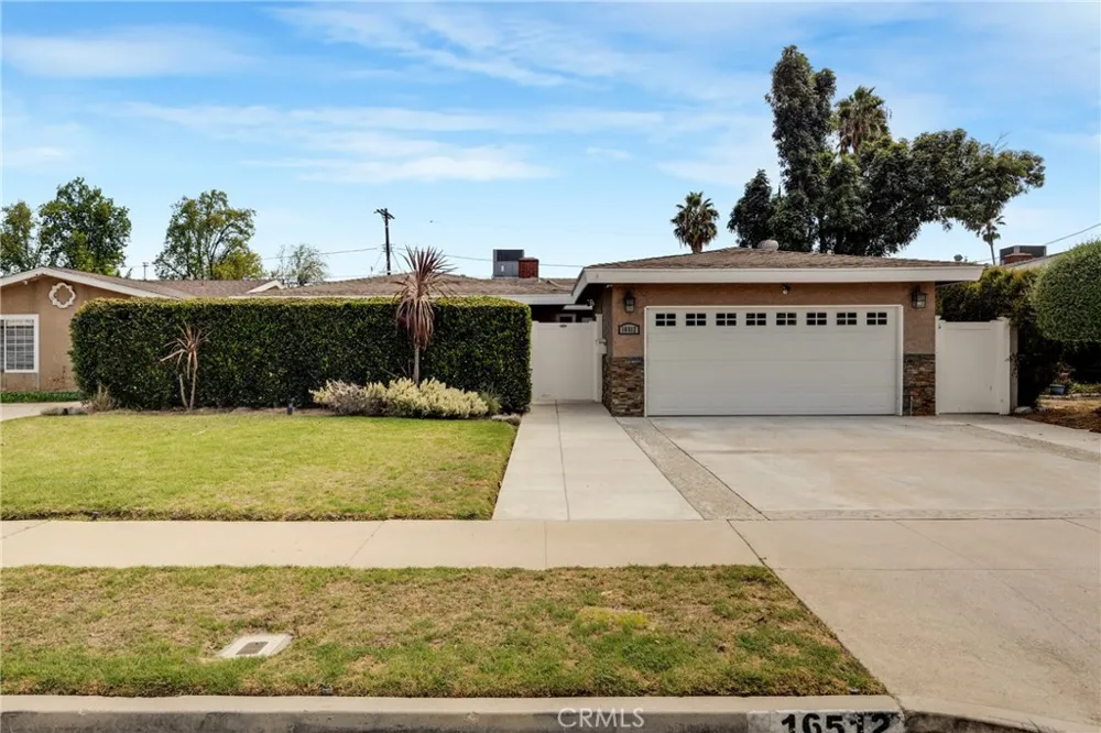 16512 Tupper North Hills, CA 91343