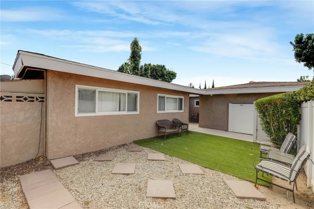 16512 Tupper North Hills, CA 91343