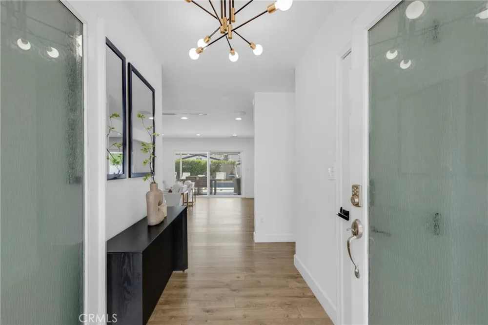 16512 Tupper North Hills, CA 91343