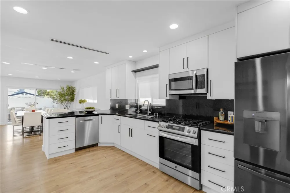16512 Tupper North Hills, CA 91343