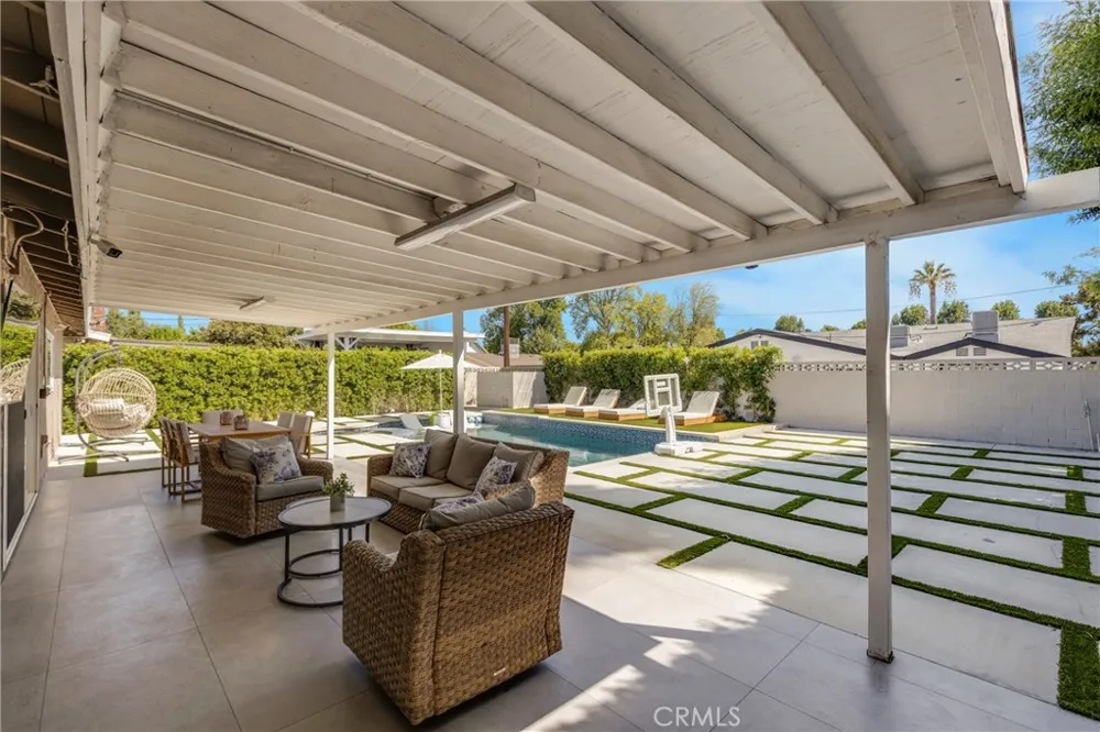 16512 Tupper North Hills, CA 91343