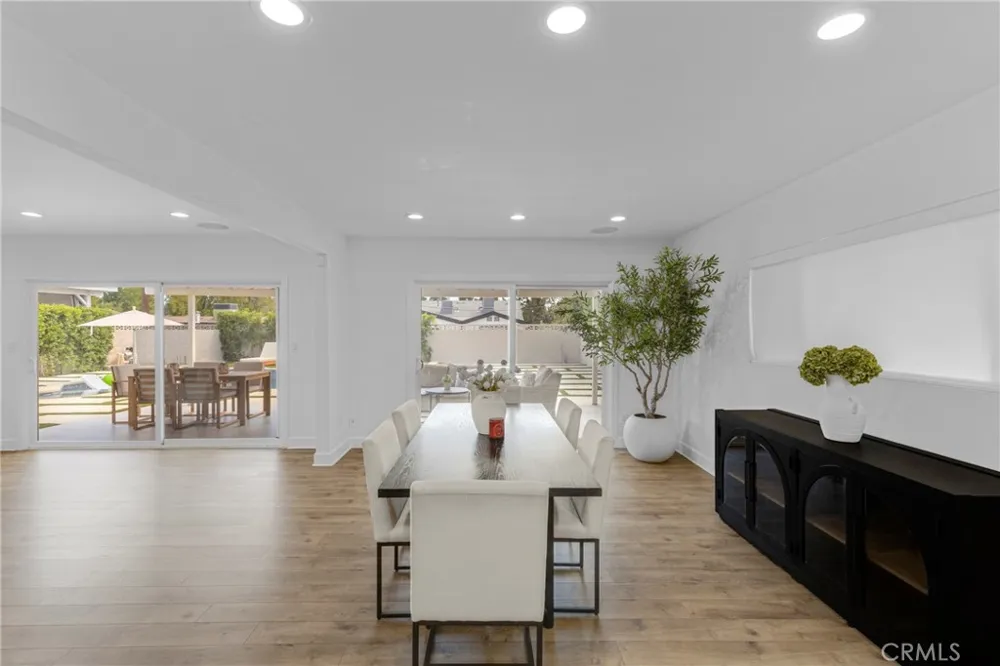 16512 Tupper North Hills, CA 91343