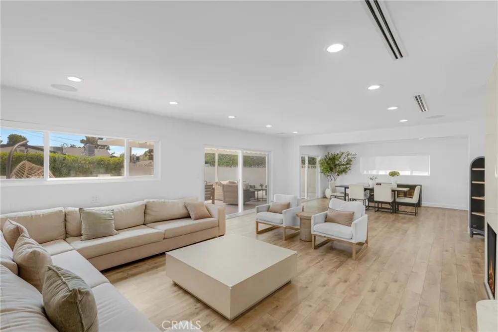 16512 Tupper North Hills, CA 91343