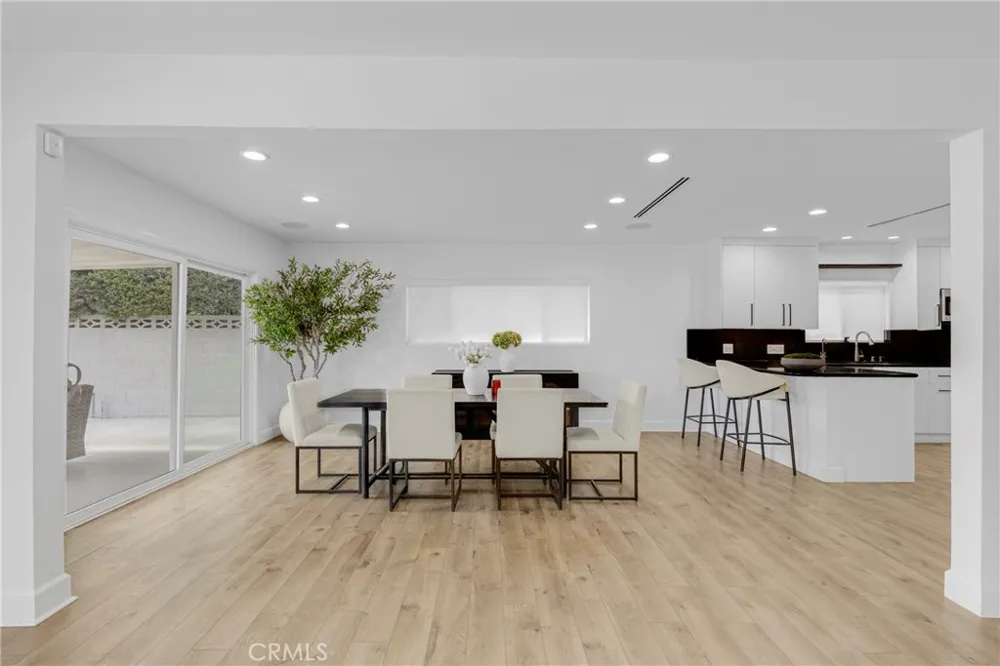 16512 Tupper North Hills, CA 91343