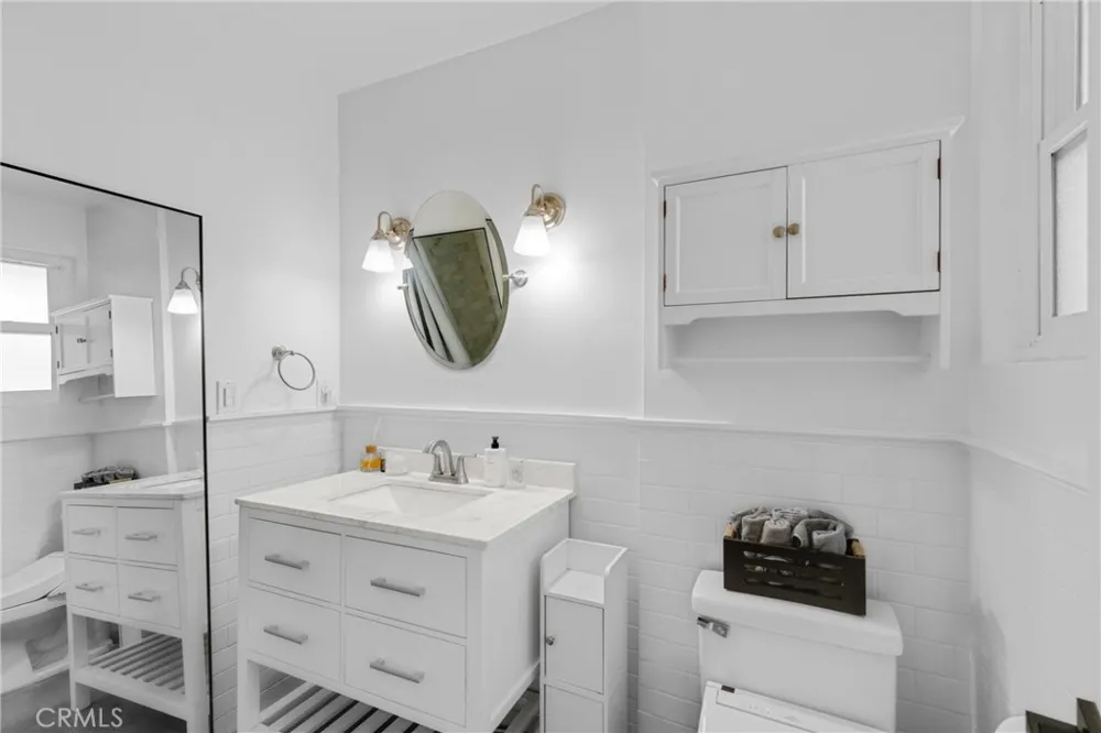 16512 Tupper North Hills, CA 91343