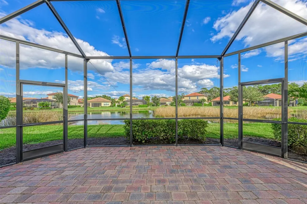 1050 BLUFFWOOD DRIVE Nokomis, FL 34275