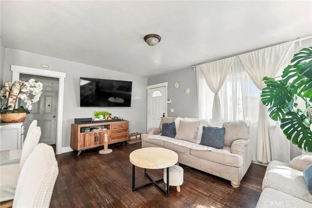 3853 Josephine Lynwood, CA 90262