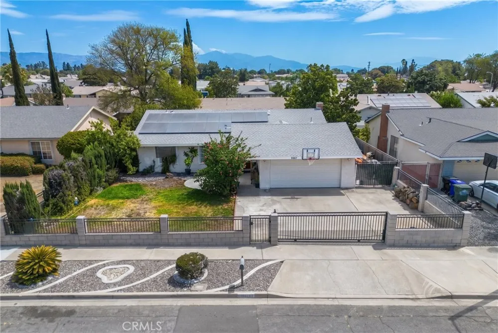 9087 Rosecrest Lane Fontana, CA 92335