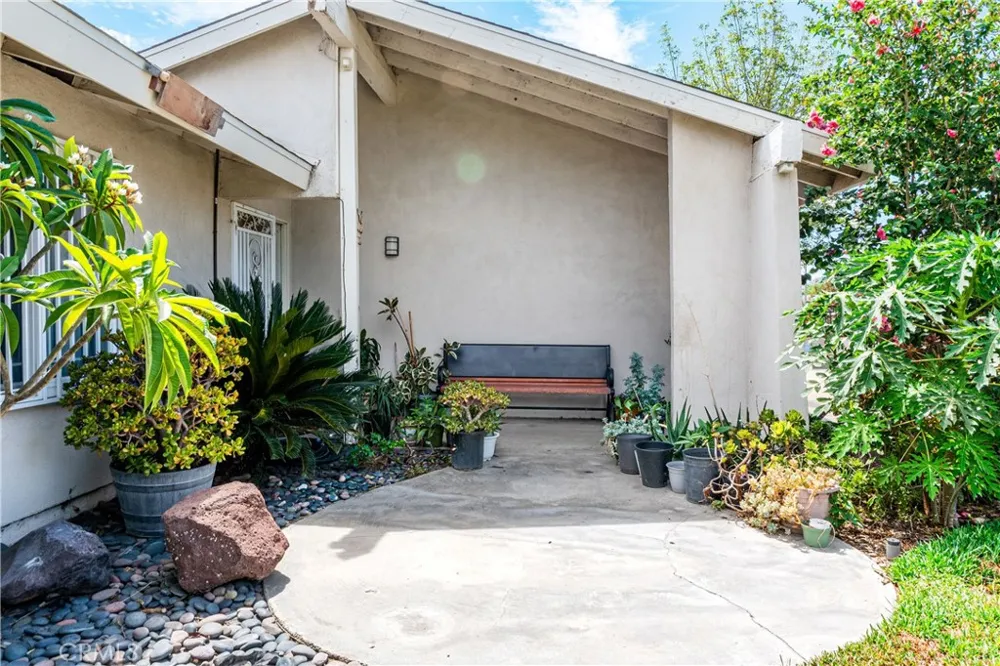 9087 Rosecrest Lane Fontana, CA 92335